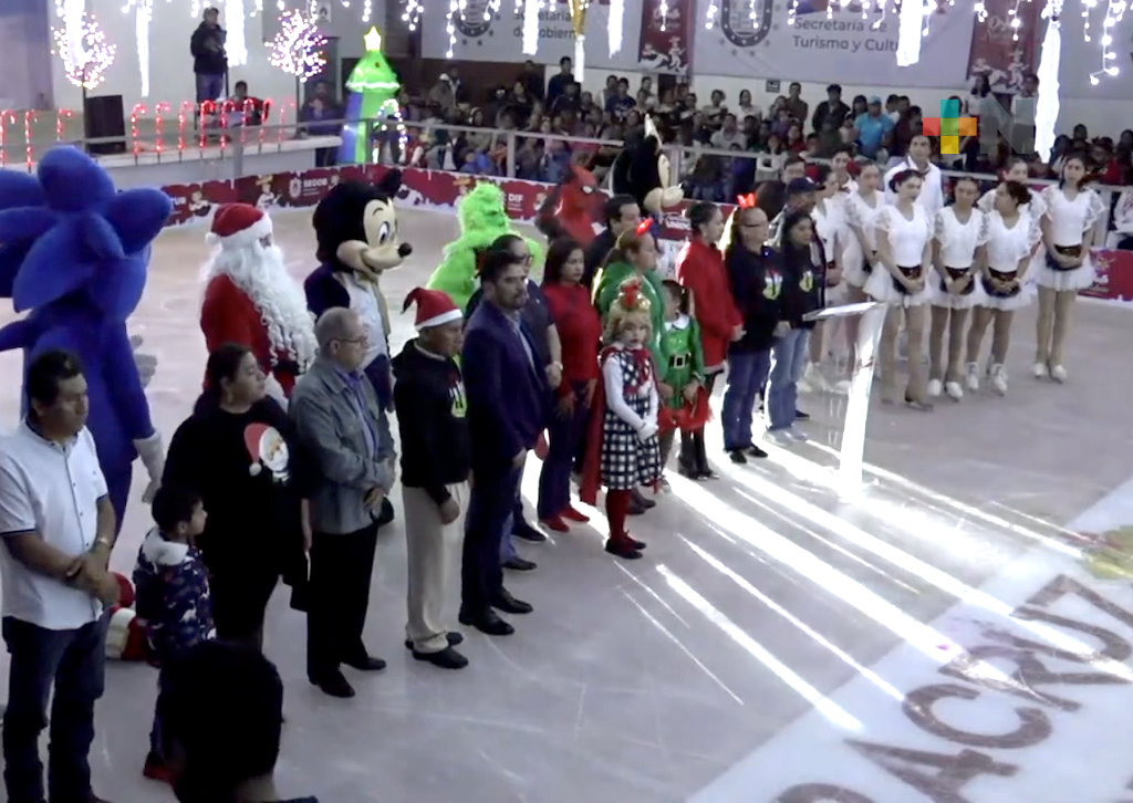 Inauguran pista de patinaje sobre hielo Orgullo Navideño, en Tantima